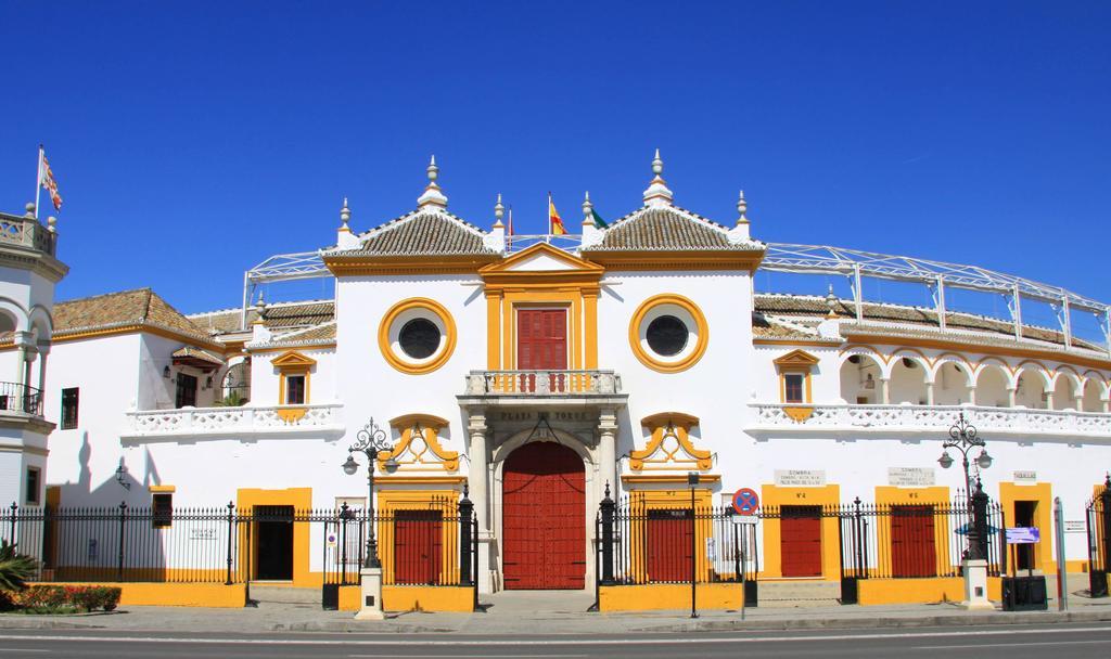 Hotel Maestranza Sevilla Bagian luar foto